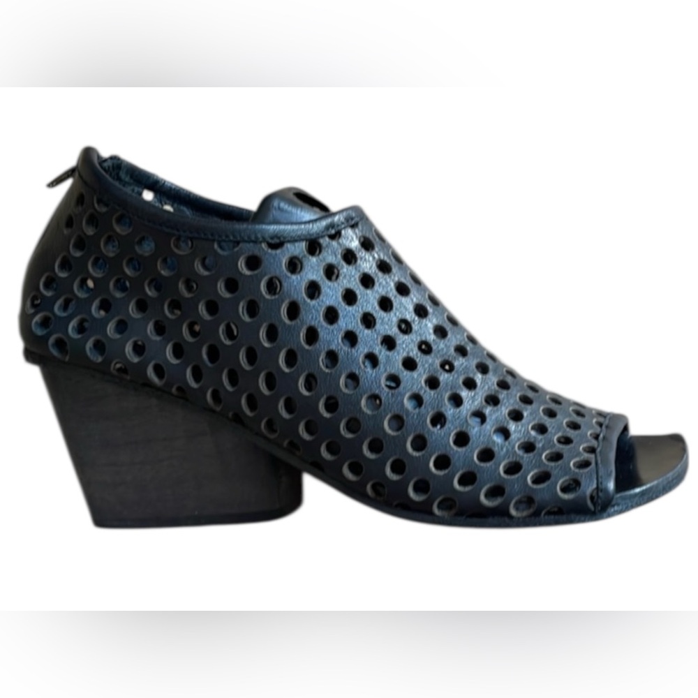 GARTENBANK Black Leather Perforated Women's open-toe Heeled shoe, EU 37 euro